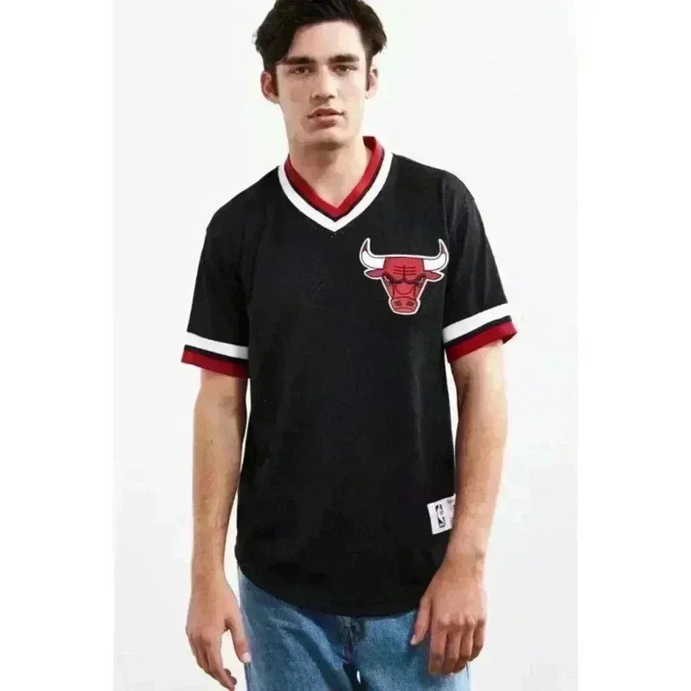 Chicago Bulls Official Mesh V-Neck Short Sleeve Shirt Size Medium. #13